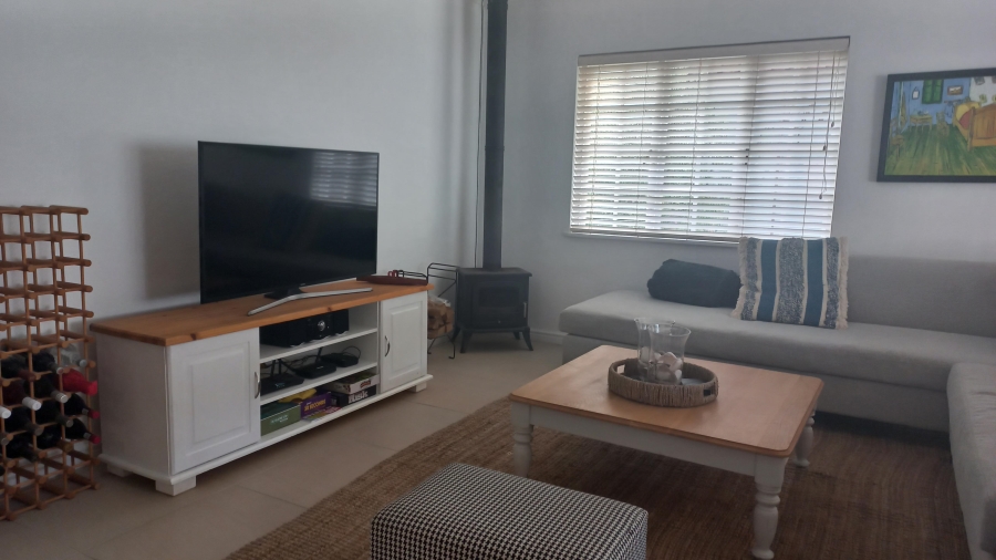 To Let 3 Bedroom Property for Rent in Voelklip Western Cape